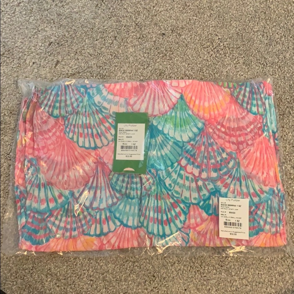 Mini Riley infinity loop scarf in Oh Shello